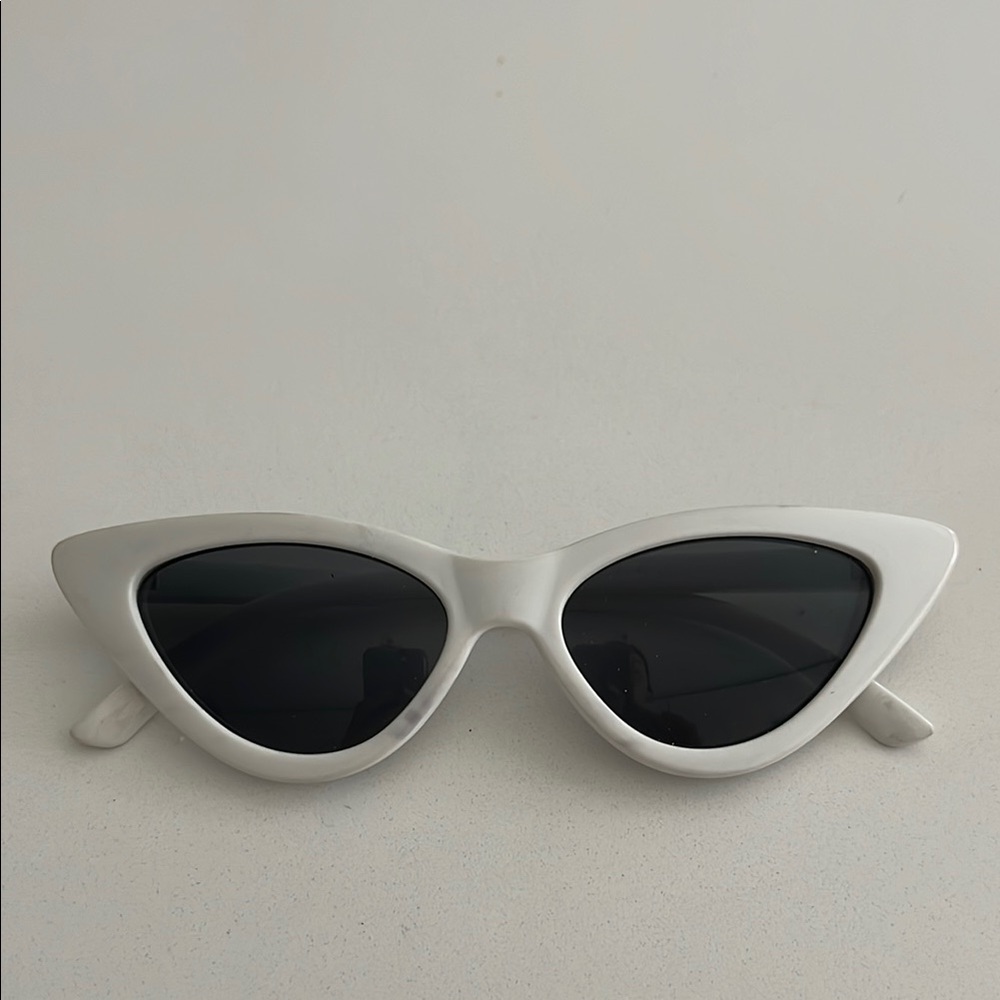 Chic White Cat-Eye Sunglasses